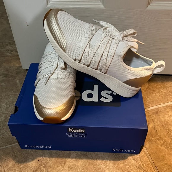 Keds Shoes - NWT size 8 Keds tennis shoes, gold and white sparkle laces.